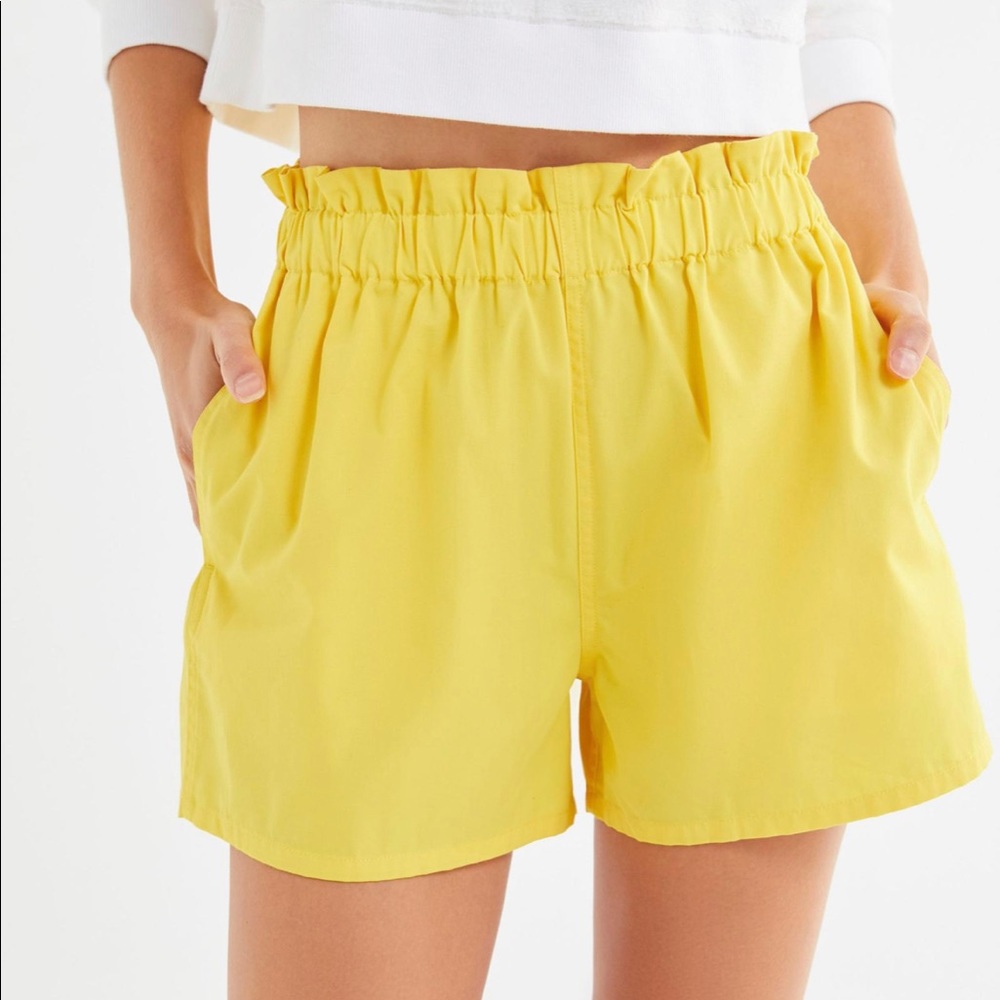 UO Camper High Waisted Yellow Baggy Shorts w pockets M
